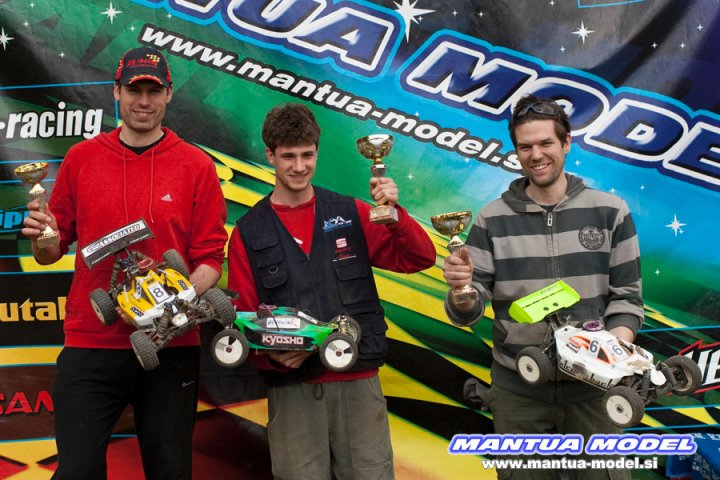 12328_117435931609228_100000284653748_198392_5581961_n.jpg