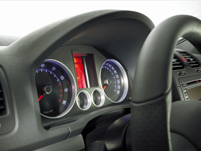 volkswagen_golf_gti_3-door_2004_040.jpg
