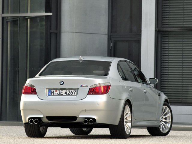 bmw_m5_2005_004.jpg