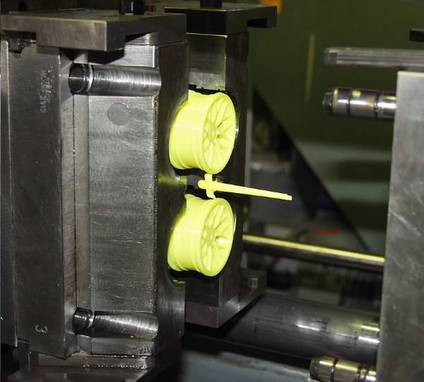 injection-molding3.jpg